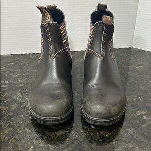 Blundstone classic boots, women’s size 9 with multicolor elastic